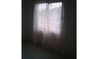 VENDO CASA EN SECTOR MUY TRANQUILO DE LA CIUDAD