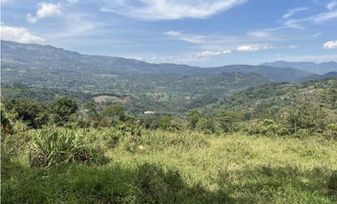 VENDO FINCA CON ESPECTACULAR VISTA EN SASAIMA