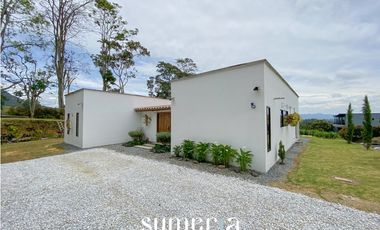 Casa en parcela para la venta en el Carmen de Viboral