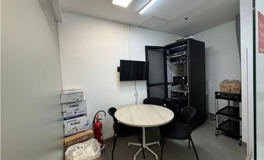 SE ARRIENDA OFICINA POBLADO