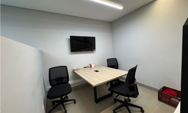 SE ARRIENDA OFICINA POBLADO