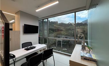 SE ARRIENDA OFICINA POBLADO