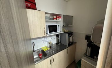 SE ARRIENDA OFICINA POBLADO