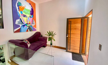Casa de tres niveles en unidad cerrada El Tesoro-Poblado