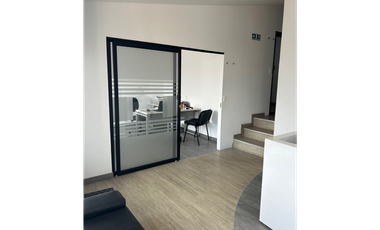 OFICINA MUY  BIEN UBICADA EN MARAYA