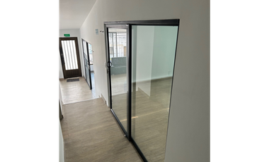 OFICINA MUY  BIEN UBICADA EN MARAYA