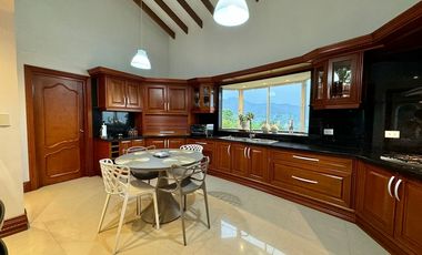 Espectacular casa en el Escobero