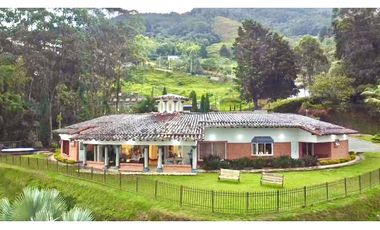 Espectacular casa en el Escobero