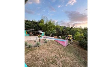 Se vende Finca en La Mesa, sector San Joaquín