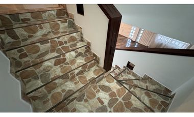 Casa de tres pisos con terraza en venta Barrio Santa Ana Palmira Valle