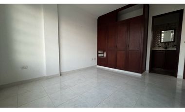 Casa de tres pisos con terraza en venta Barrio Santa Ana Palmira Valle