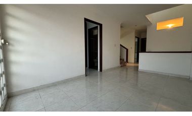 Casa de tres pisos con terraza en venta Barrio Santa Ana Palmira Valle
