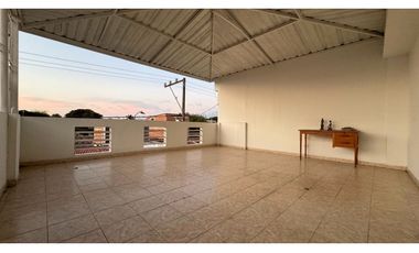 Casa de tres pisos con terraza en venta Barrio Santa Ana Palmira Valle