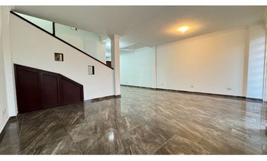 Casa de tres pisos con terraza en venta Barrio Santa Ana Palmira Valle