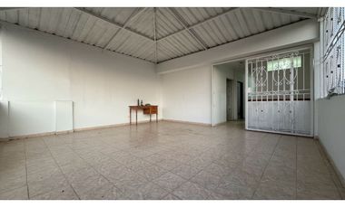 Casa de tres pisos con terraza en venta Barrio Santa Ana Palmira Valle