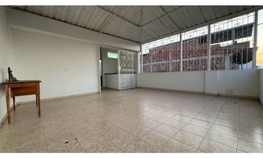 Casa de tres pisos con terraza en venta Barrio Santa Ana Palmira Valle