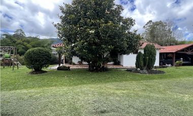 Finca independiente en La Ceja (cm)