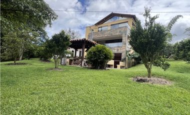 Finca independiente en La Ceja (cm)