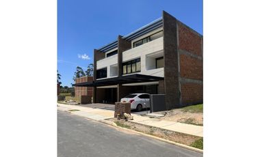 LOTE MARINILLA EN UNIDAD CERRADA