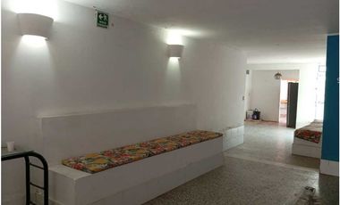 Amplio Hostal en Santa Marta.