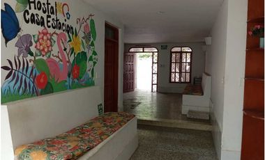 Amplio Hostal en Santa Marta.