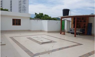 Amplio Hostal en Santa Marta.