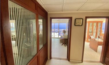 SE VENDE OFICINA CON VISTA AL MORRO Y PUERTO DE SANTA MARTA