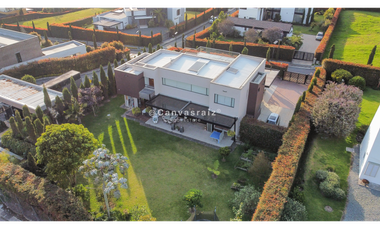 Casa Campestre en Parcelación Alto de Las Palmas