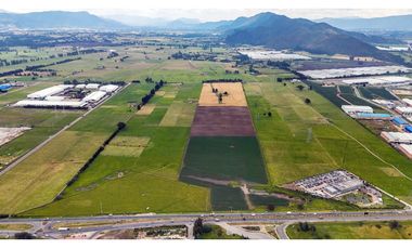 SE VENDE LOTE INDUSTRIAL 87.990 M2 SIBERIA