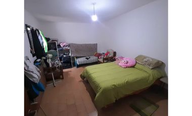CASA + 2 DEPTOS + DEPOSITO - BARRIO SOL Y LAGO - VILLA CARLOS PAZ