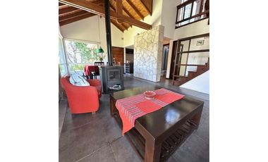 VENTA CASA DE 3 AMB. PARQUE. GAS NATURAL. SIERRA DE LOS PADRES.