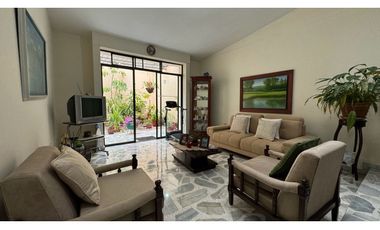 Casa de dos pisos en venta Barrio Las Mercedes Palmira Valle Colombia