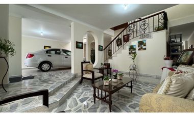 Casa de dos pisos en venta Barrio Las Mercedes Palmira Valle Colombia