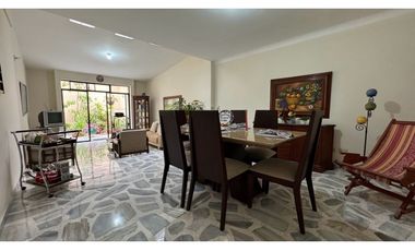 Casa de dos pisos en venta Barrio Las Mercedes Palmira Valle Colombia