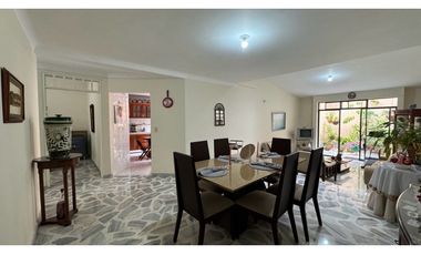 Casa de dos pisos en venta Barrio Las Mercedes Palmira Valle Colombia