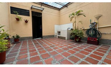 Casa de dos pisos en venta Barrio Las Mercedes Palmira Valle Colombia
