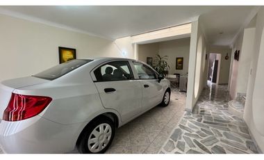 Casa de dos pisos en venta Barrio Las Mercedes Palmira Valle Colombia