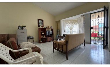 Casa de dos pisos en venta Barrio Las Mercedes Palmira Valle Colombia