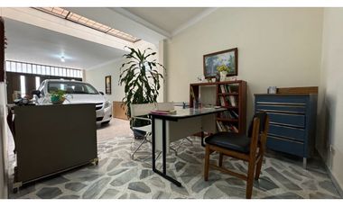 Casa de dos pisos en venta Barrio Las Mercedes Palmira Valle Colombia