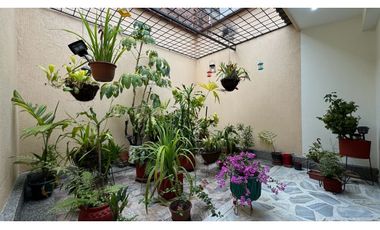 Casa de dos pisos en venta Barrio Las Mercedes Palmira Valle Colombia