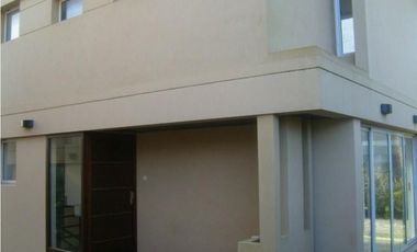 Hermoso Triplex de tres plantas con jardín privado y parrilla!