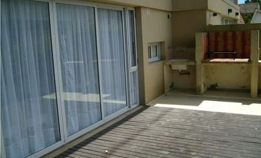 Hermoso Triplex de tres plantas con jardín privado y parrilla!