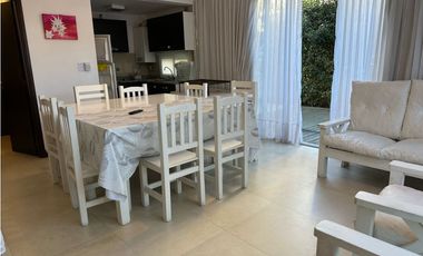 DEPARTAMENTO TRIPLEX ALQUILER temporada con jardín privado y parrilla!