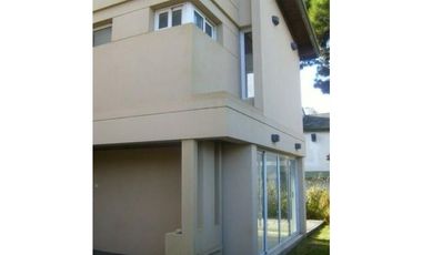 Hermoso Triplex de tres plantas con jardín privado y parrilla!