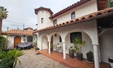 Casa en venta en LA REINA