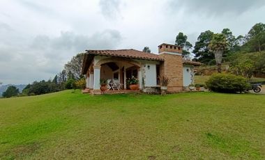 FINCA EN ARRIENDO UBICADA EN RIONEGRO SECTOR ROTONDA SAJONIA
