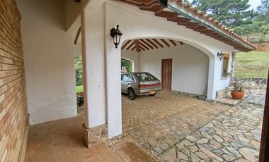 FINCA EN ARRIENDO UBICADA EN RIONEGRO SECTOR ROTONDA SAJONIA