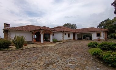 FINCA EN ARRIENDO UBICADA EN RIONEGRO SECTOR ROTONDA SAJONIA