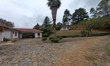 FINCA EN ARRIENDO UBICADA EN RIONEGRO SECTOR ROTONDA SAJONIA