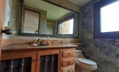 FINCA EN ARRIENDO UBICADA EN RIONEGRO SECTOR ROTONDA SAJONIA